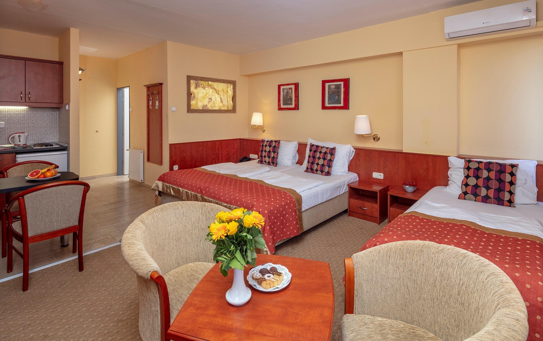 Charles Aparthotel 3*