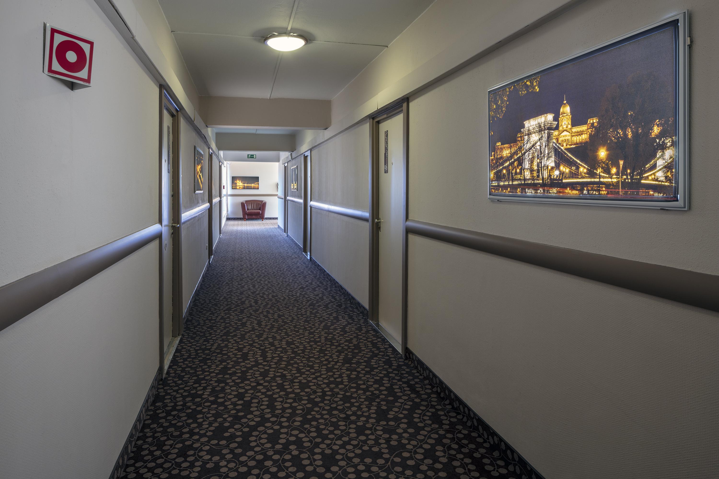 Charles Aparthotel 3*